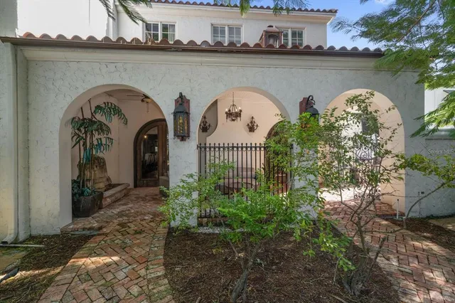 $3,100,000 | 1102 Palmview Avenue, Belleair, FL 33756