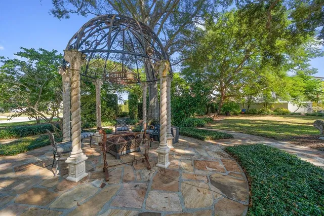 $3,100,000 | 1102 Palmview Avenue, Belleair, FL 33756