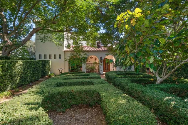 $3,100,000 | 1102 Palmview Avenue, Belleair, FL 33756