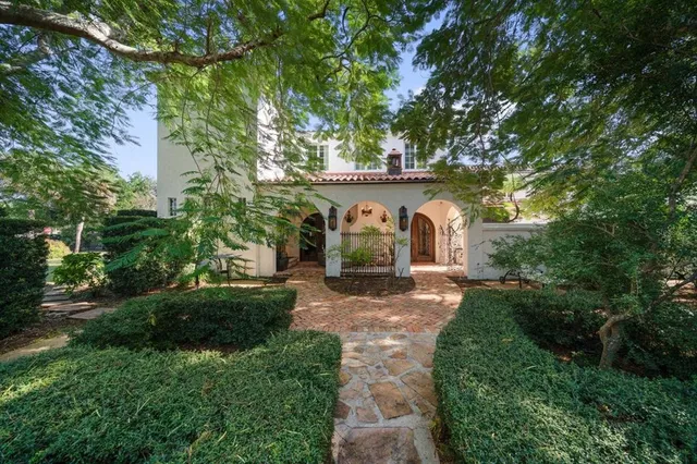 $3,100,000 | 1102 Palmview Avenue, Belleair, FL 33756