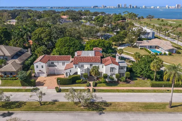 $3,100,000 | 1102 Palmview Avenue, Belleair, FL 33756