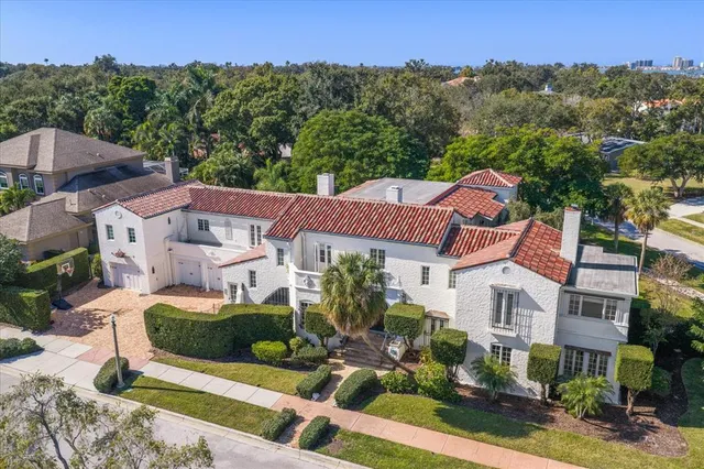 $3,100,000 | 1102 Palmview Avenue, Belleair, FL 33756