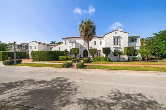 $3,100,000 | 1102 Palmview Avenue, Belleair, FL 33756