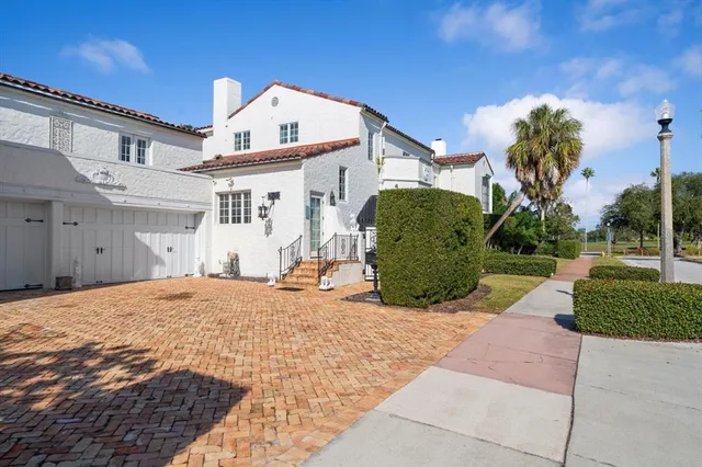 $3,100,000 | 1102 Palmview Avenue, Belleair, FL 33756