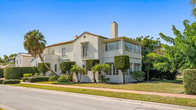 $3,100,000 | 1102 Palmview Avenue, Belleair, FL 33756