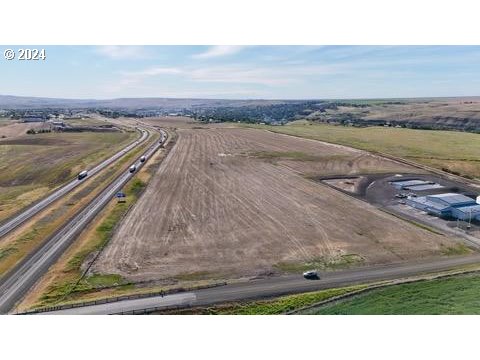 Kirk Avenue, Unit 200 Pendleton, OR 97801 - Photo 2 of 16 a view of an ocean beach