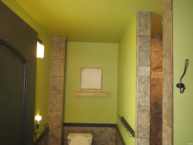 $1,200 | 702 North Main Street, Unit 1, Auburn, IN 46706