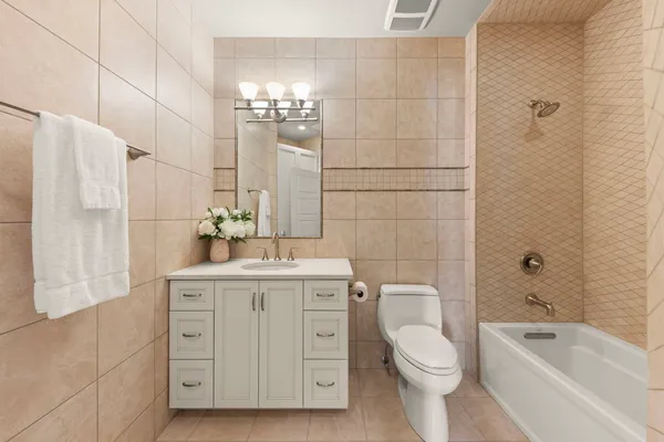 $2,950,000 | 1807 Midwest Club Parkway, Oak Brook, IL 60523