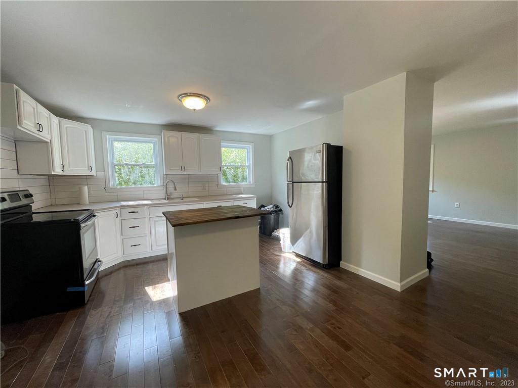 155 Riverside Drive Thompson, CT 06277 - Photo 4 of 12