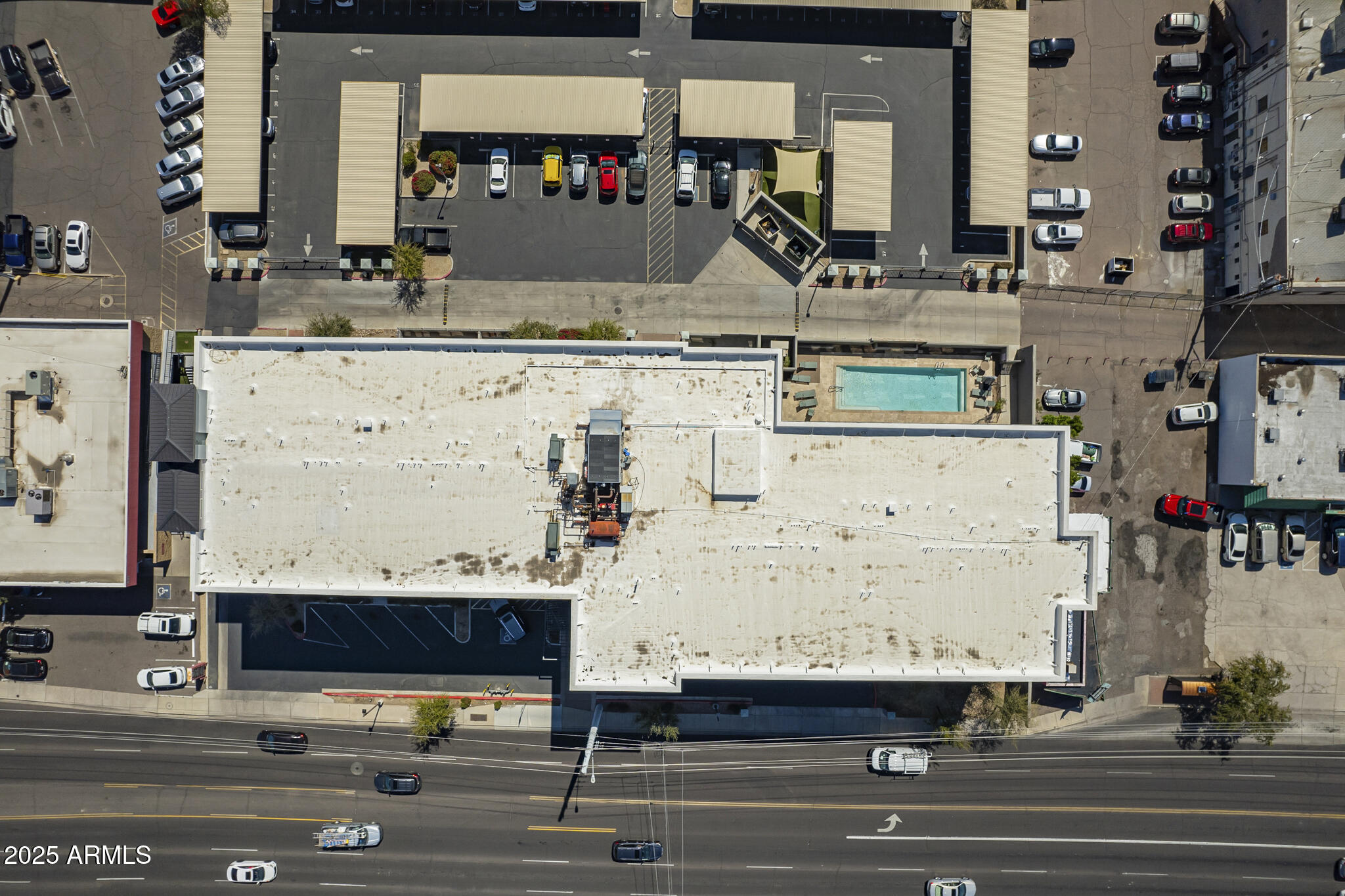 535 West Thomas Road, Unit 410 Phoenix, AZ 85013 - Photo 16 of 33 a view of a kitchen