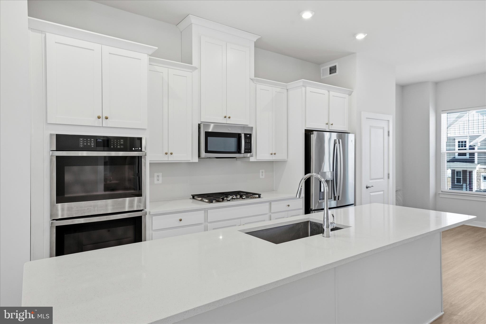 18351 Moss Garden Road Dumfries, VA 22026 - Photo 3 of 58 Kitchen