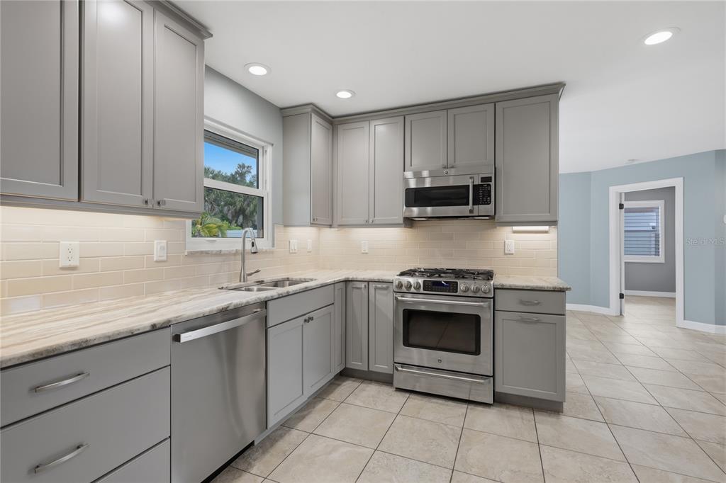 1450 Strada D Oro Venice, FL 34292 - Photo 6 of 38