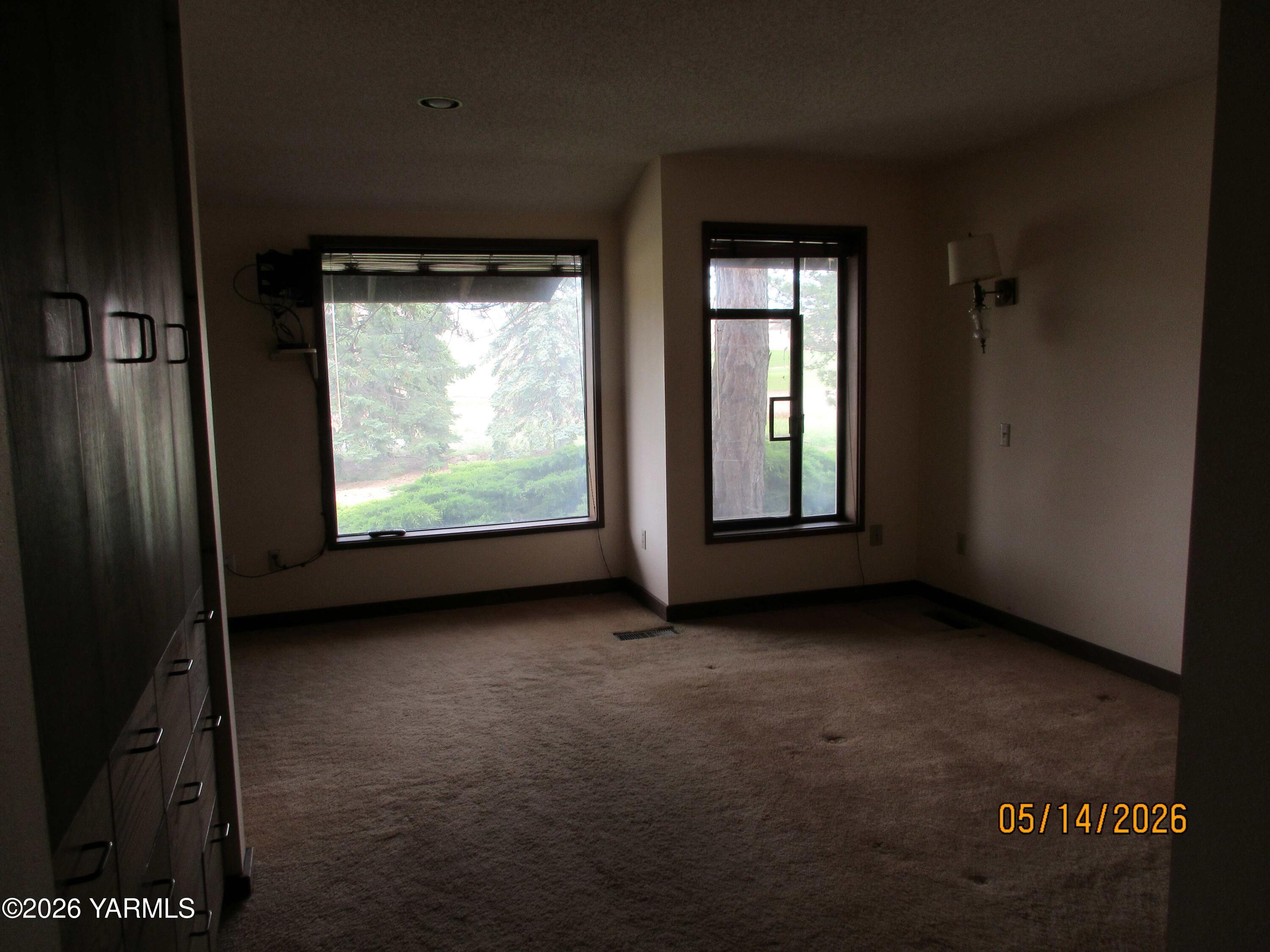 1303 Nightingale Road Wapato, WA 98951 - Photo 9 of 26 a view of a room with window