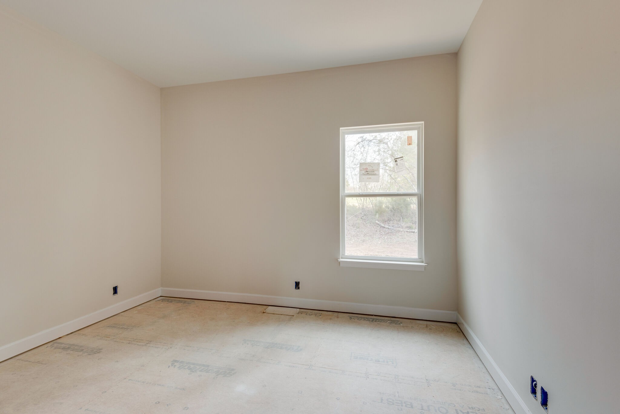 1395 South Eno Road Dickson, TN 37055 - Photo 22 of 27 an empty room with a window
