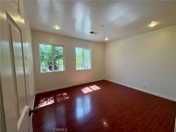 $4,900 | 5421 West 120th Street, Inglewood, CA 90304