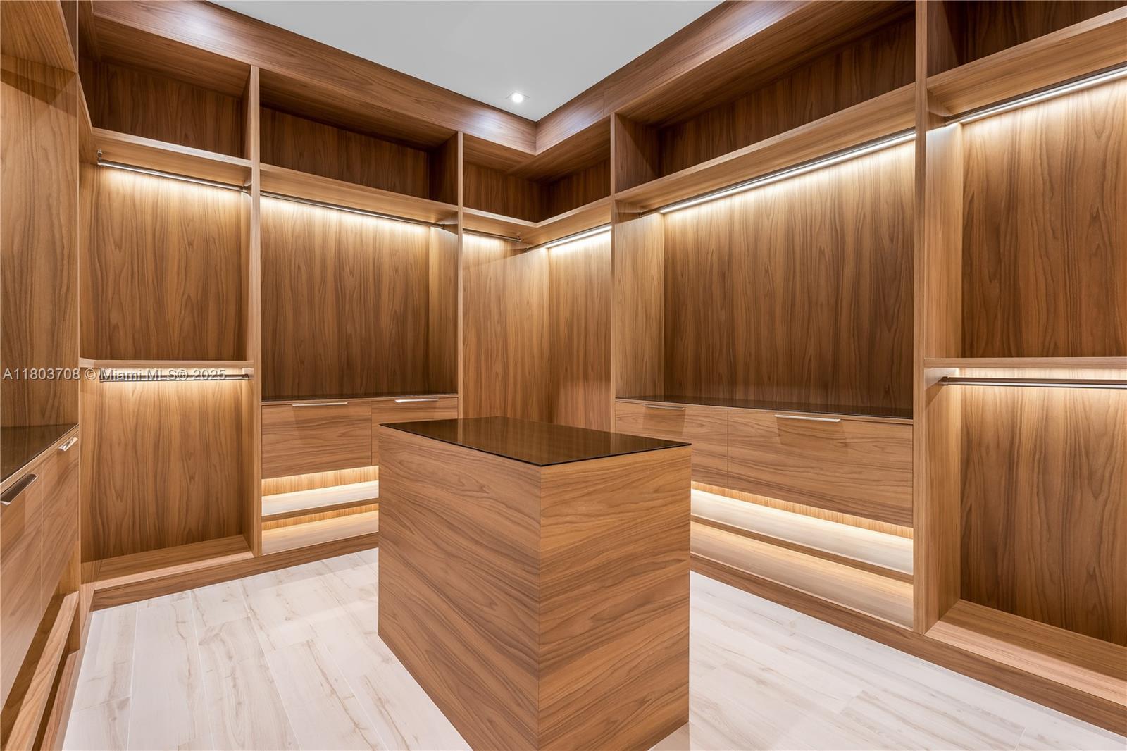 2037 Northeast 121st Road North Miami, FL 33181 - Photo 22 of 36