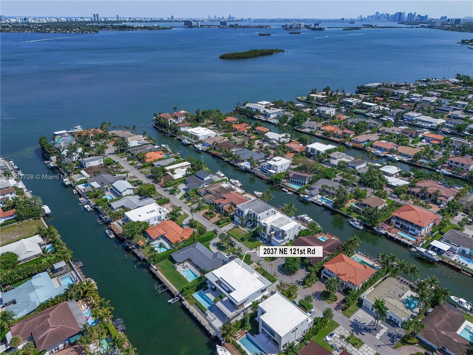 2037 Northeast 121st Road North Miami, FL 33181 - Photo 35 of 36