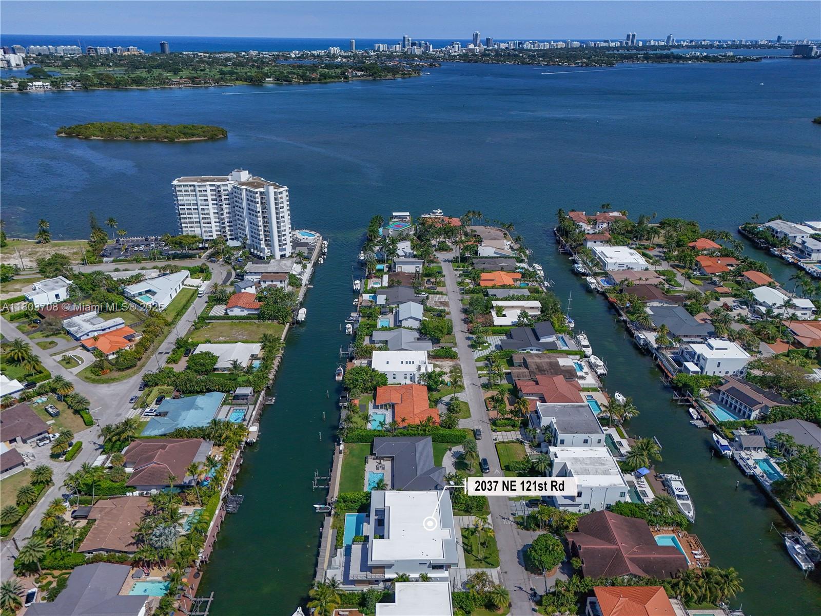 2037 Northeast 121st Road North Miami, FL 33181 - Photo 4 of 36