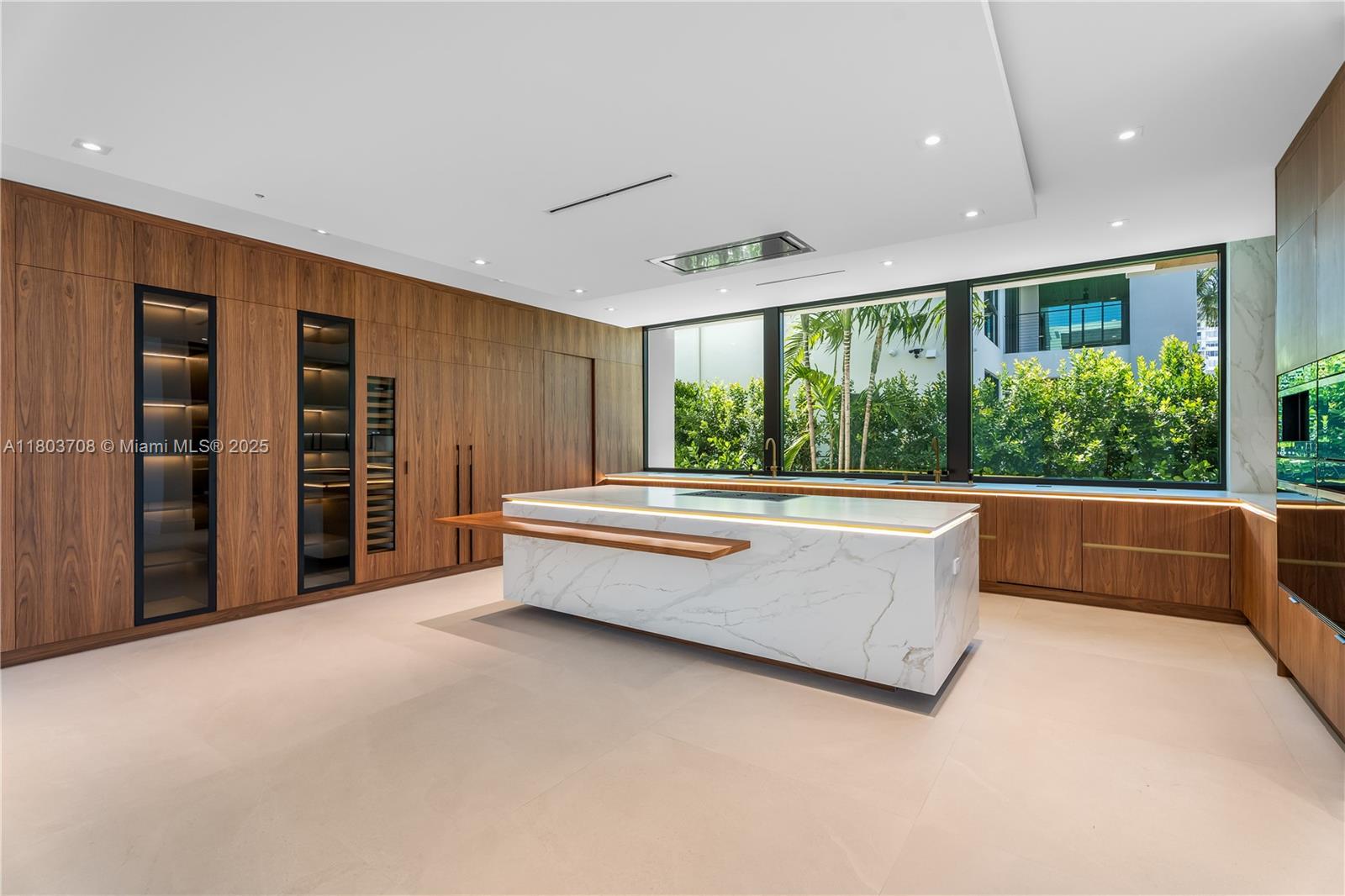 2037 Northeast 121st Road North Miami, FL 33181 - Photo 10 of 36