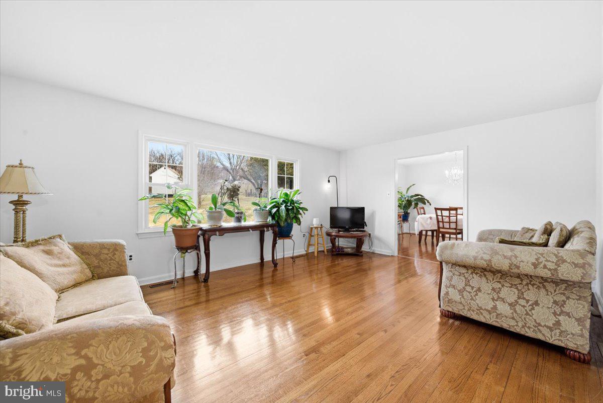 8709 Hawkins Creamery Road Gaithersburg, MD 20882 - Photo 14 of 36 Living Room