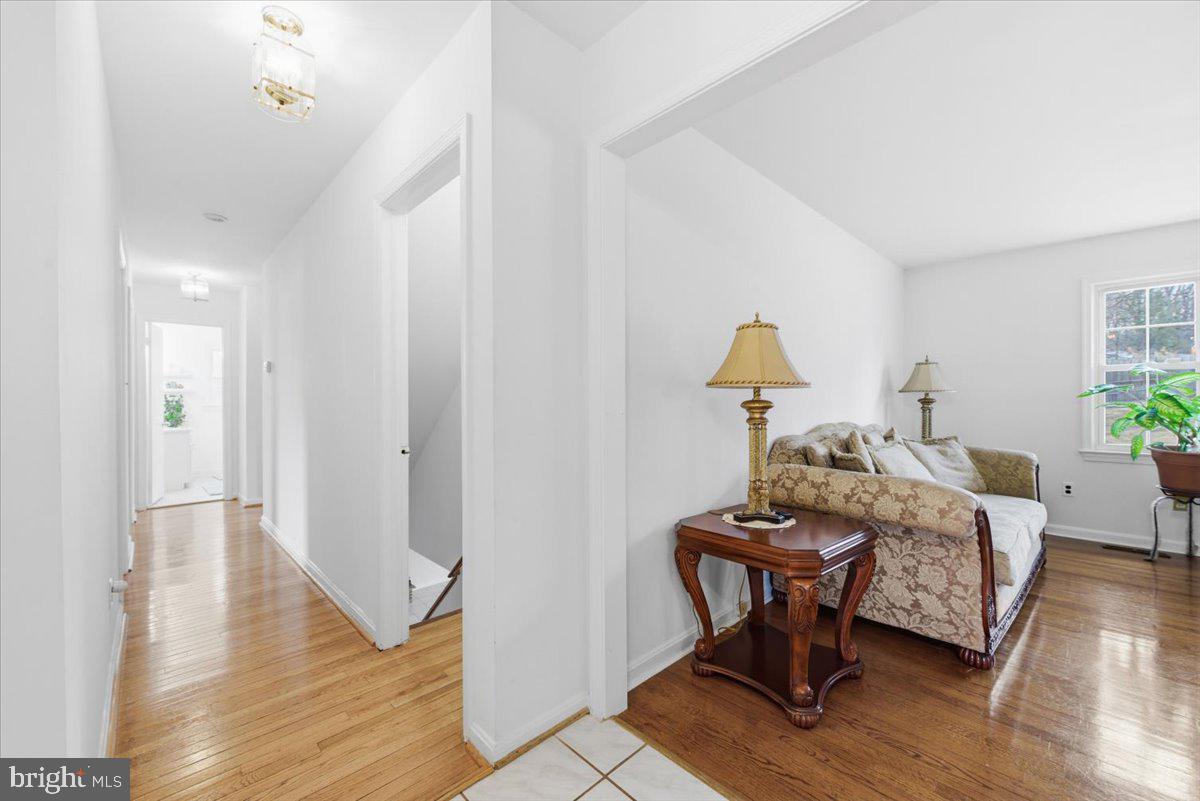 8709 Hawkins Creamery Road Gaithersburg, MD 20882 - Photo 15 of 36 Hallway