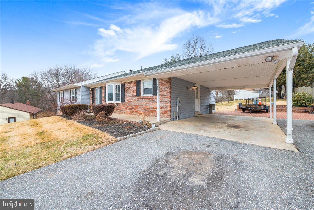 8709 Hawkins Creamery Road Gaithersburg, MD 20882 - Photo 3 of 36