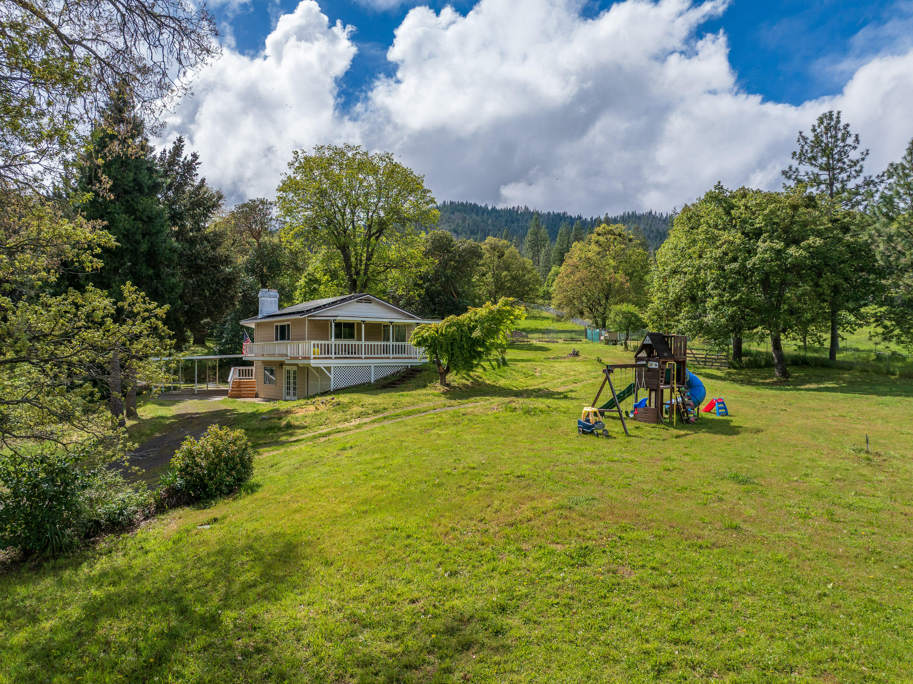 7680 Upper Applegate Road Jacksonville, OR 97530 - Photo 35 of 43 35