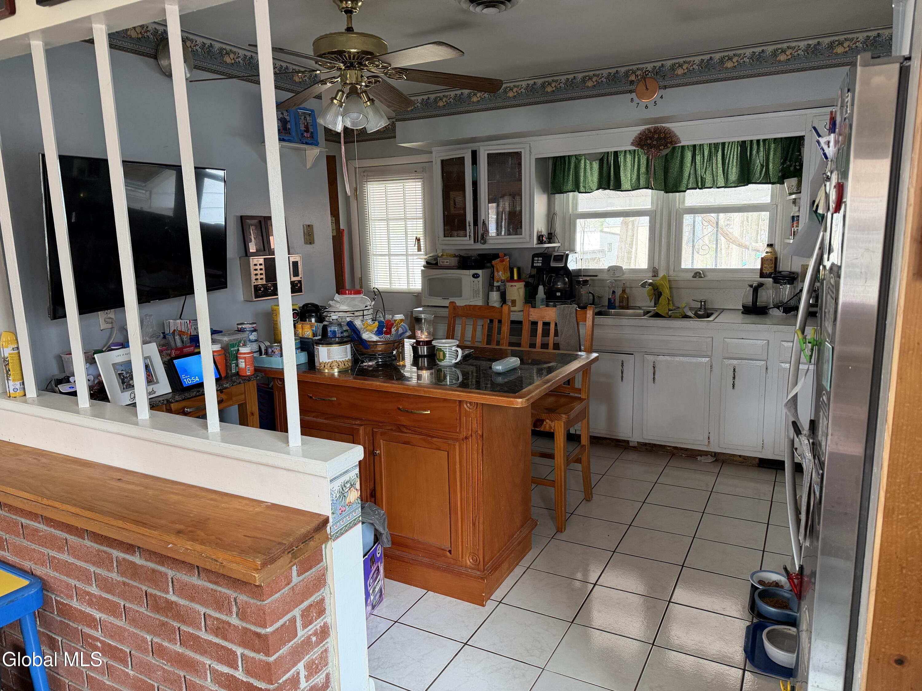 166 Vly Road Colonie, NY 12309 - Photo 2 of 9 IMG_2887