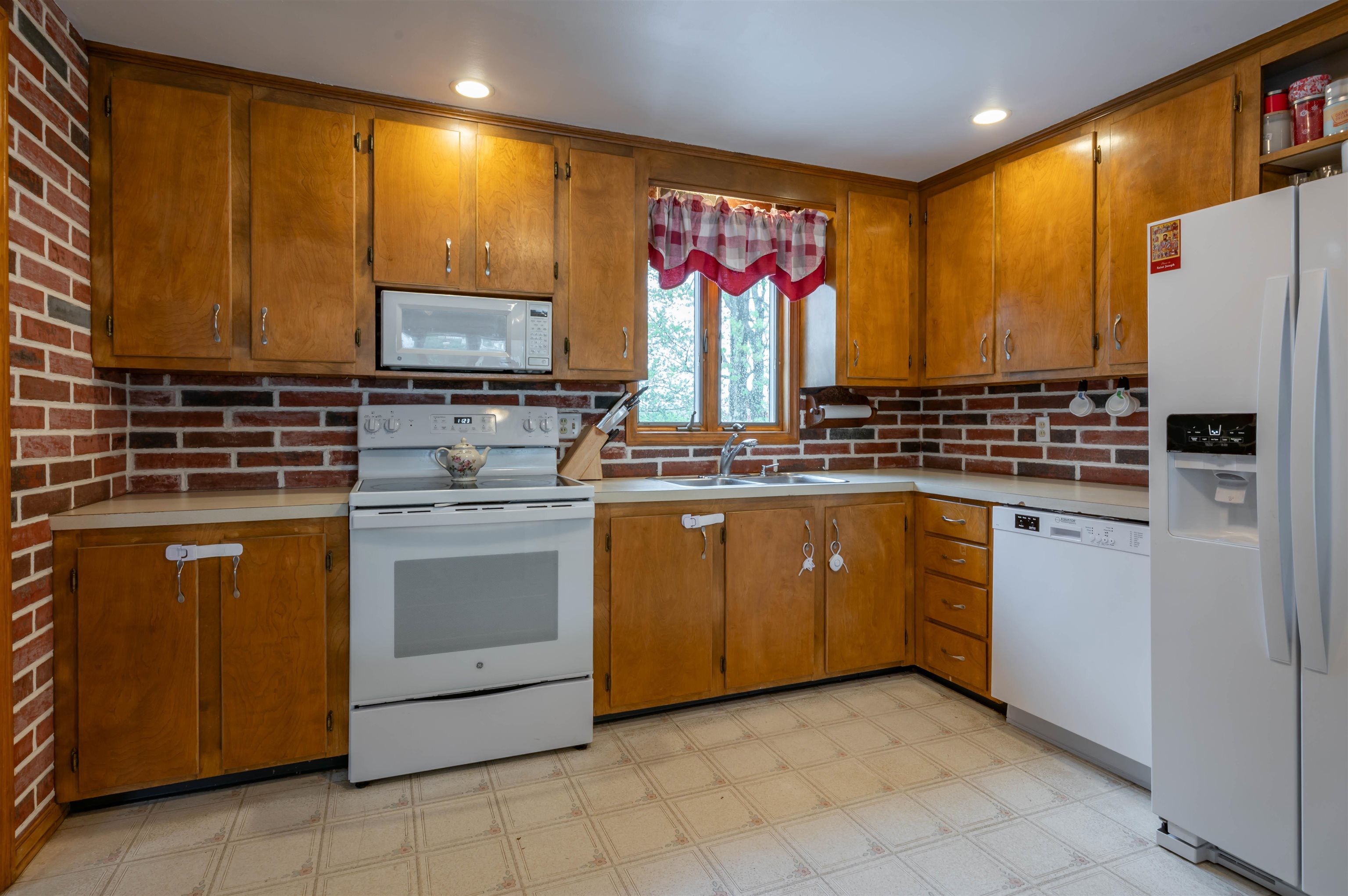 36 Simone Street Manchester, NH 03103 - Photo 14 of 48 Gallery Image 14