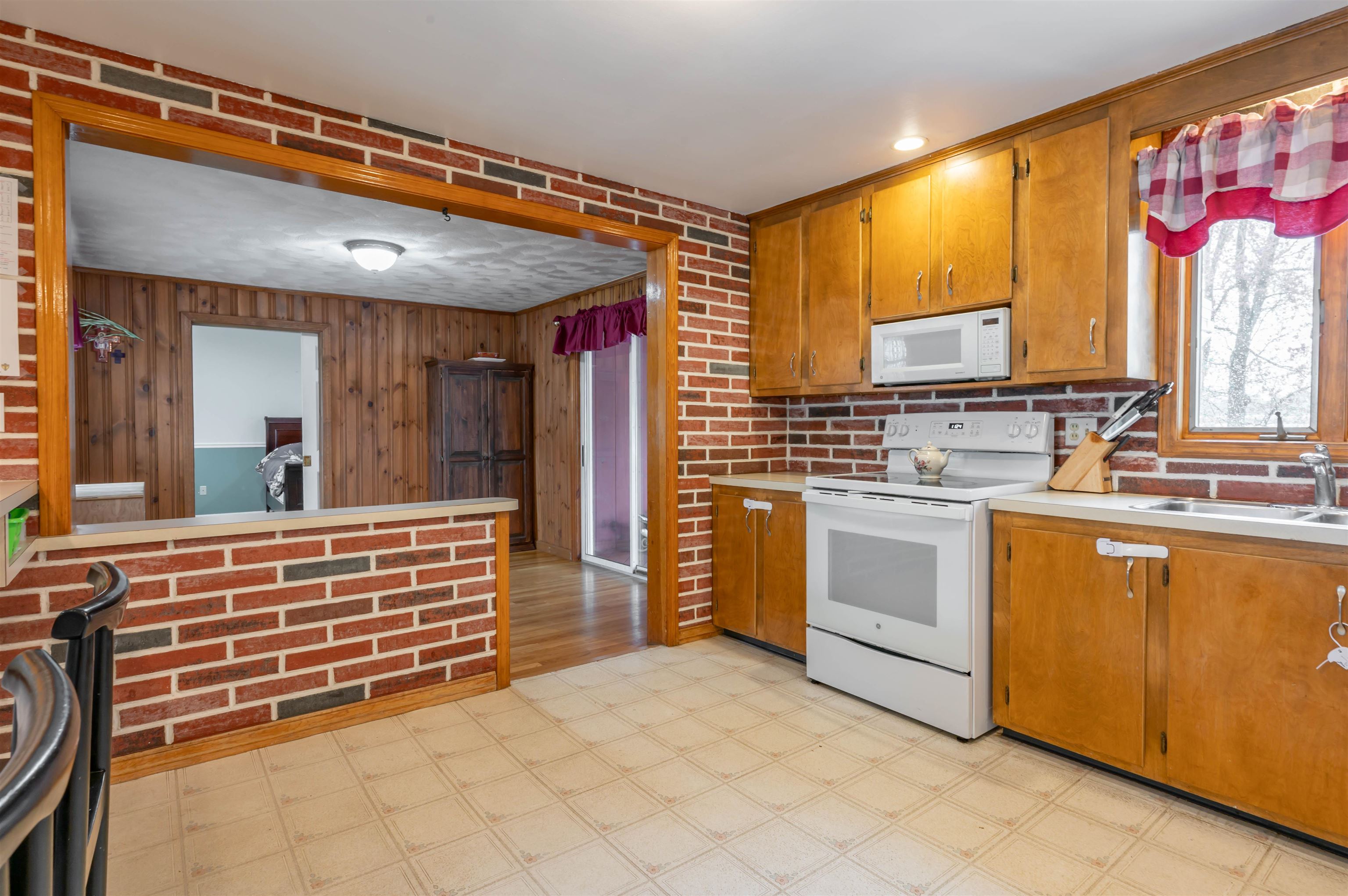 36 Simone Street Manchester, NH 03103 - Photo 15 of 48 Gallery Image 15