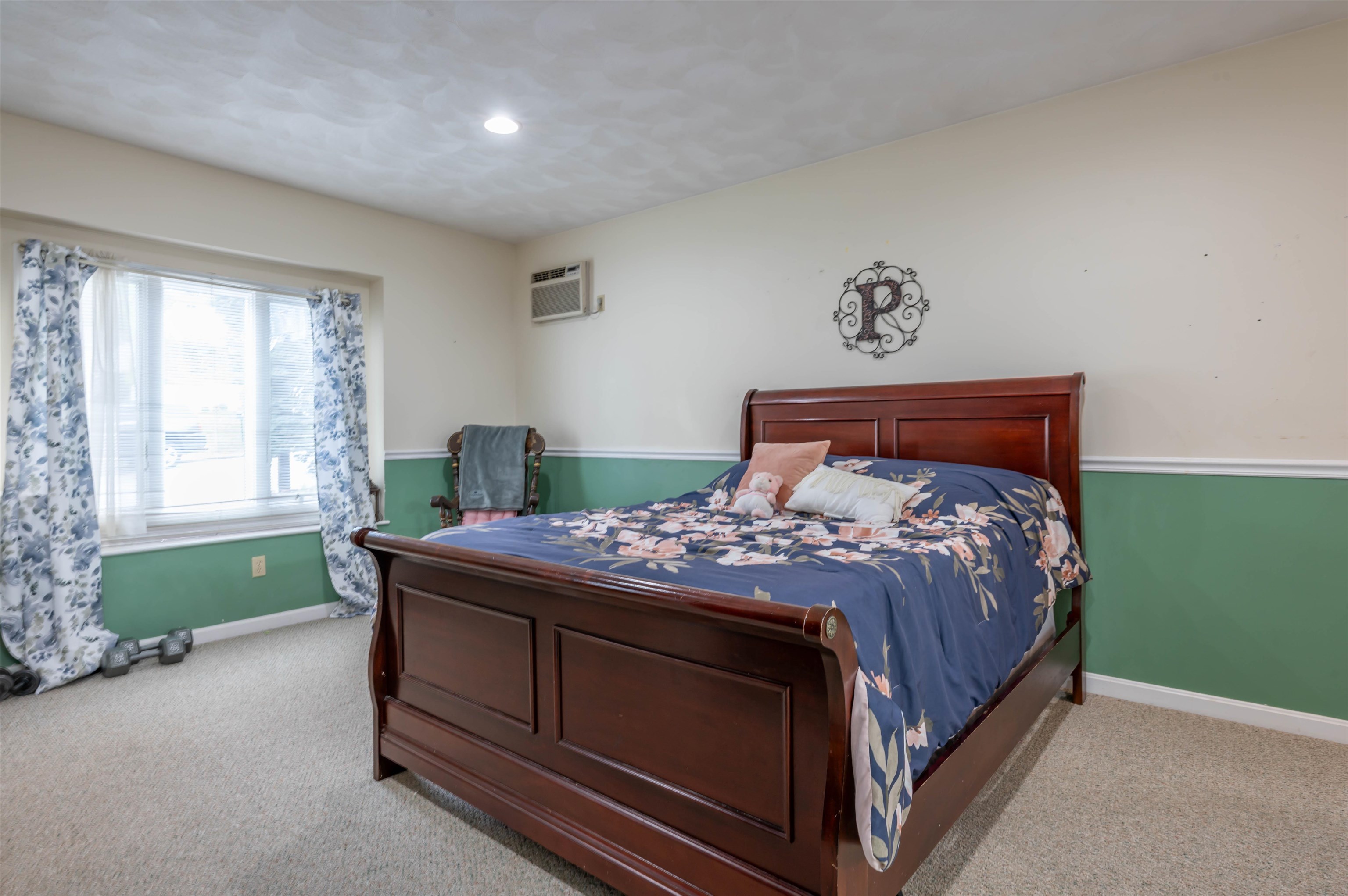 36 Simone Street Manchester, NH 03103 - Photo 6 of 48 Gallery Image 6