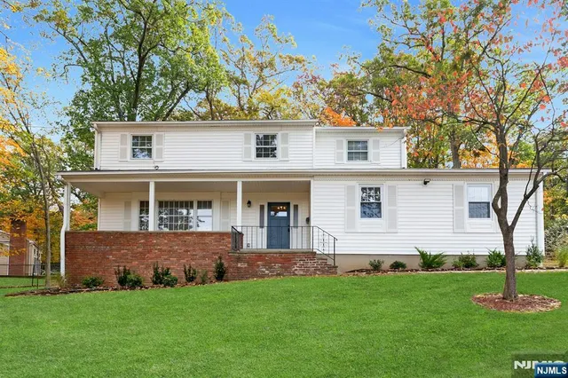 $1,150,000 | 267 East Cedar Street, Livingston, NJ 07039