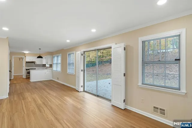 $1,150,000 | 267 East Cedar Street, Livingston, NJ 07039