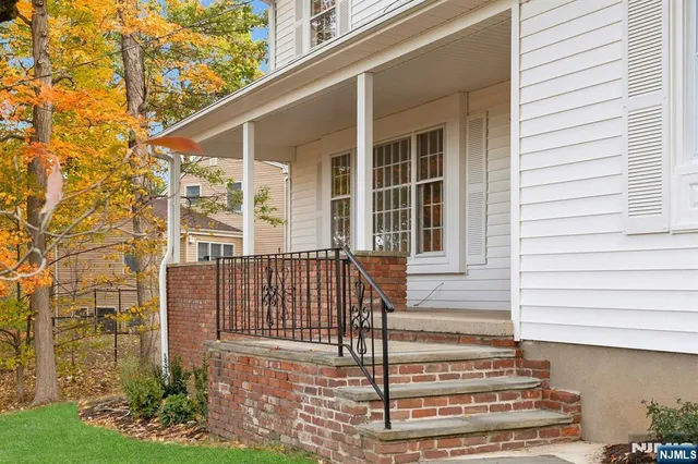 $1,150,000 | 267 East Cedar Street, Livingston, NJ 07039