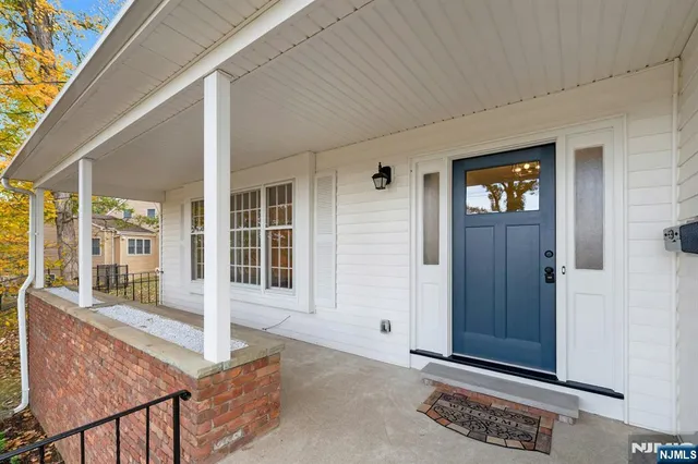 $1,150,000 | 267 East Cedar Street, Livingston, NJ 07039