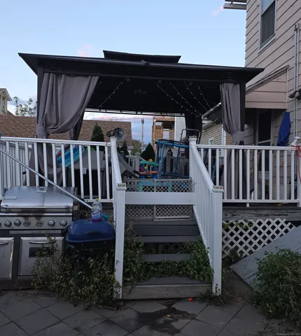 a view of entryway with a front door