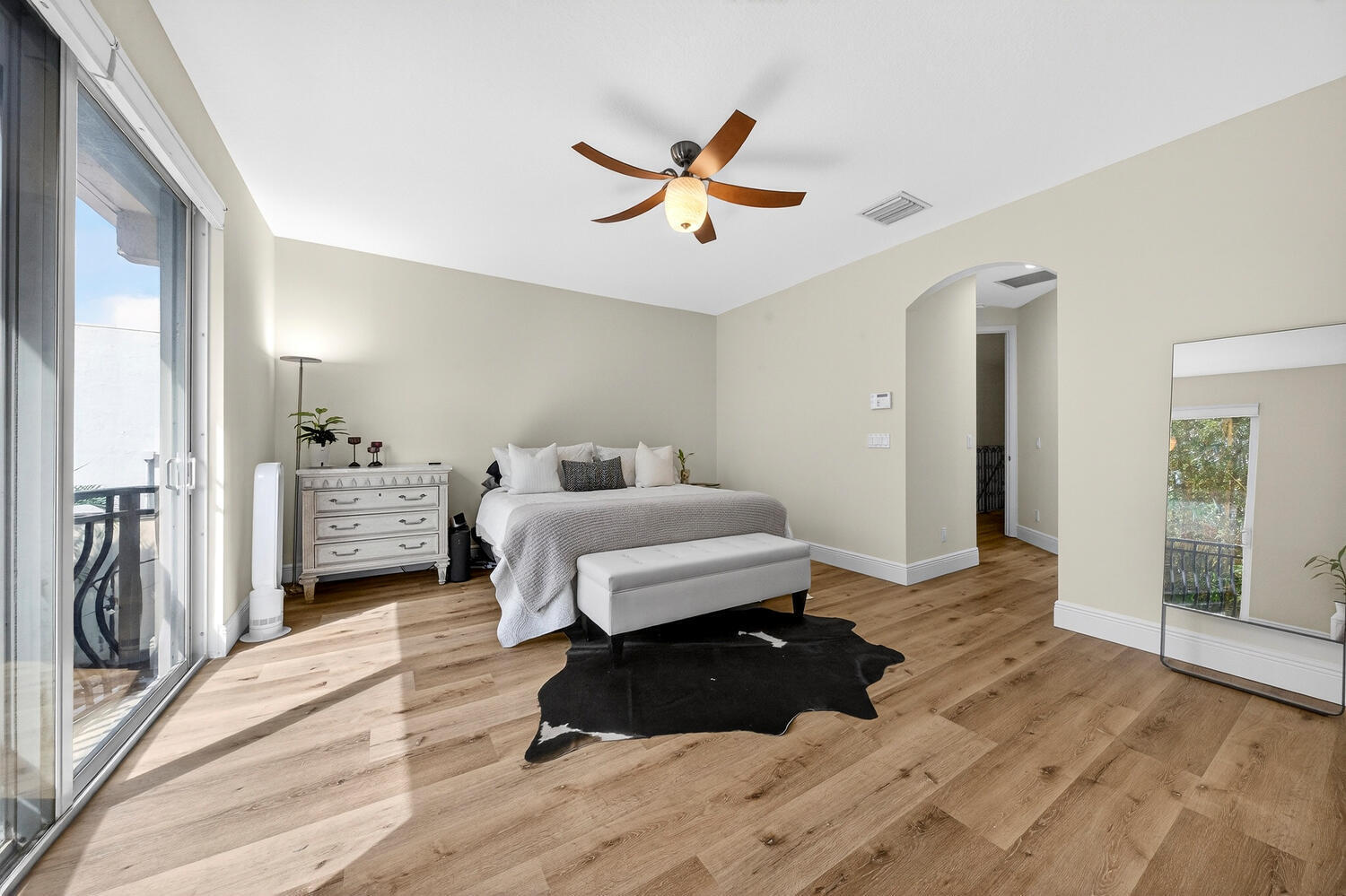 1942 Northeast 32nd Street Lighthouse Point, FL 33064 - Photo 14 of 25 1942 NE 42nd St Pompano Beach-large-015-