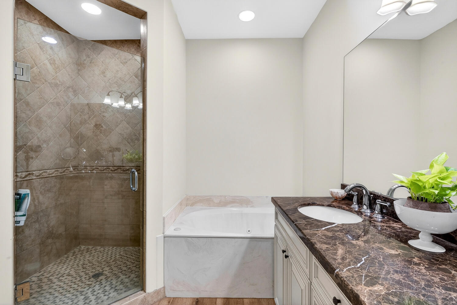 1942 Northeast 32nd Street Lighthouse Point, FL 33064 - Photo 16 of 25 1942 NE 42nd St Pompano Beach-large-018-