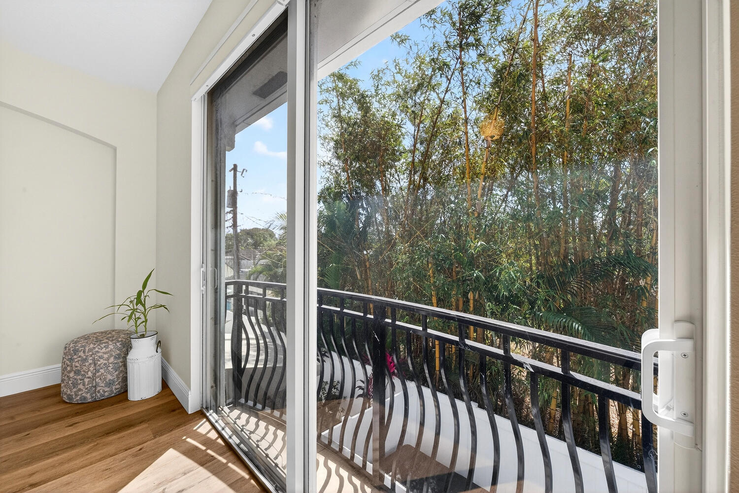 1942 Northeast 32nd Street Lighthouse Point, FL 33064 - Photo 17 of 25 1942 NE 42nd St Pompano Beach-large-017-