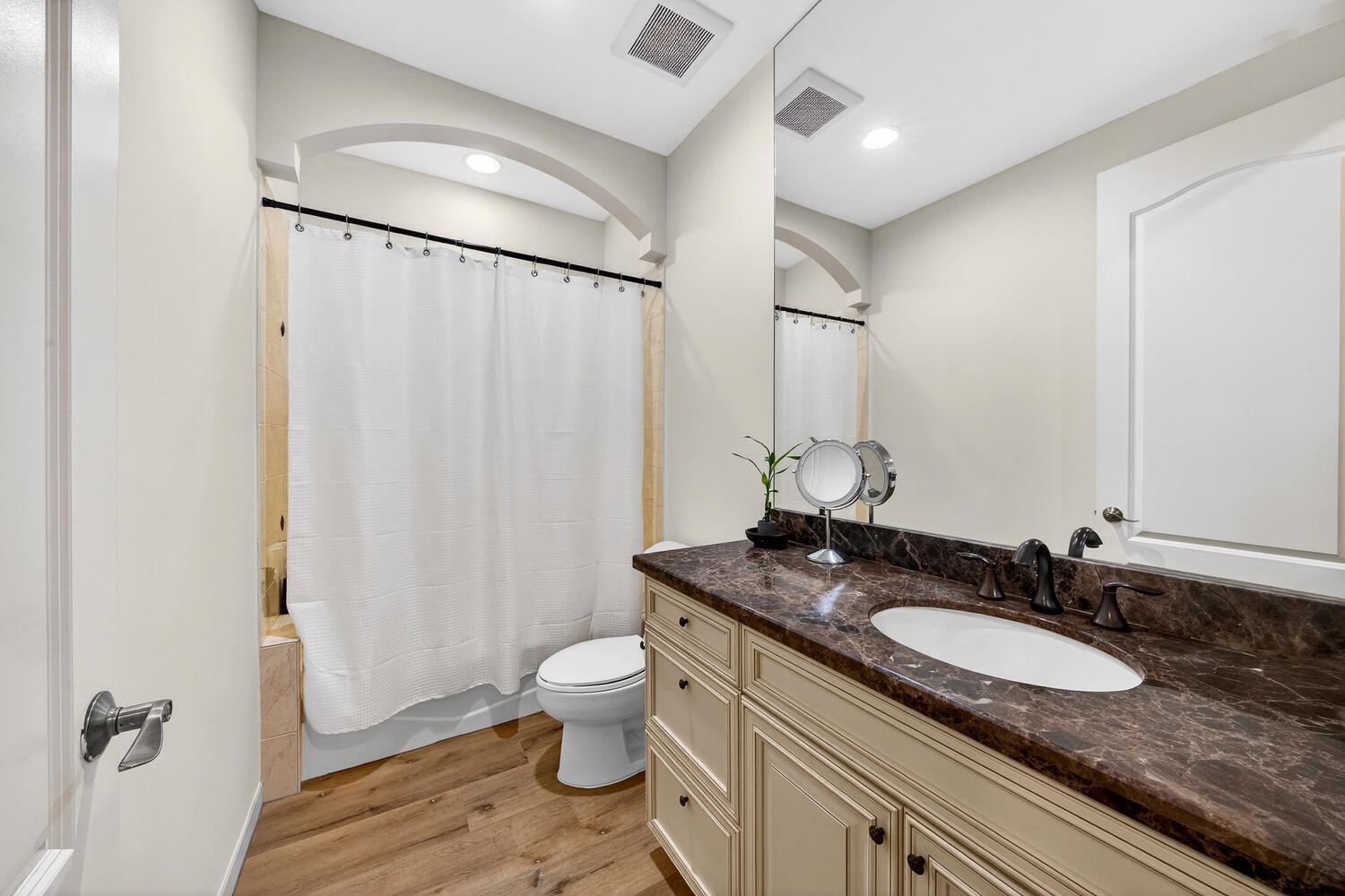 1942 Northeast 32nd Street Lighthouse Point, FL 33064 - Photo 20 of 25 1942 NE 42nd St Pompano Beach-large-022-