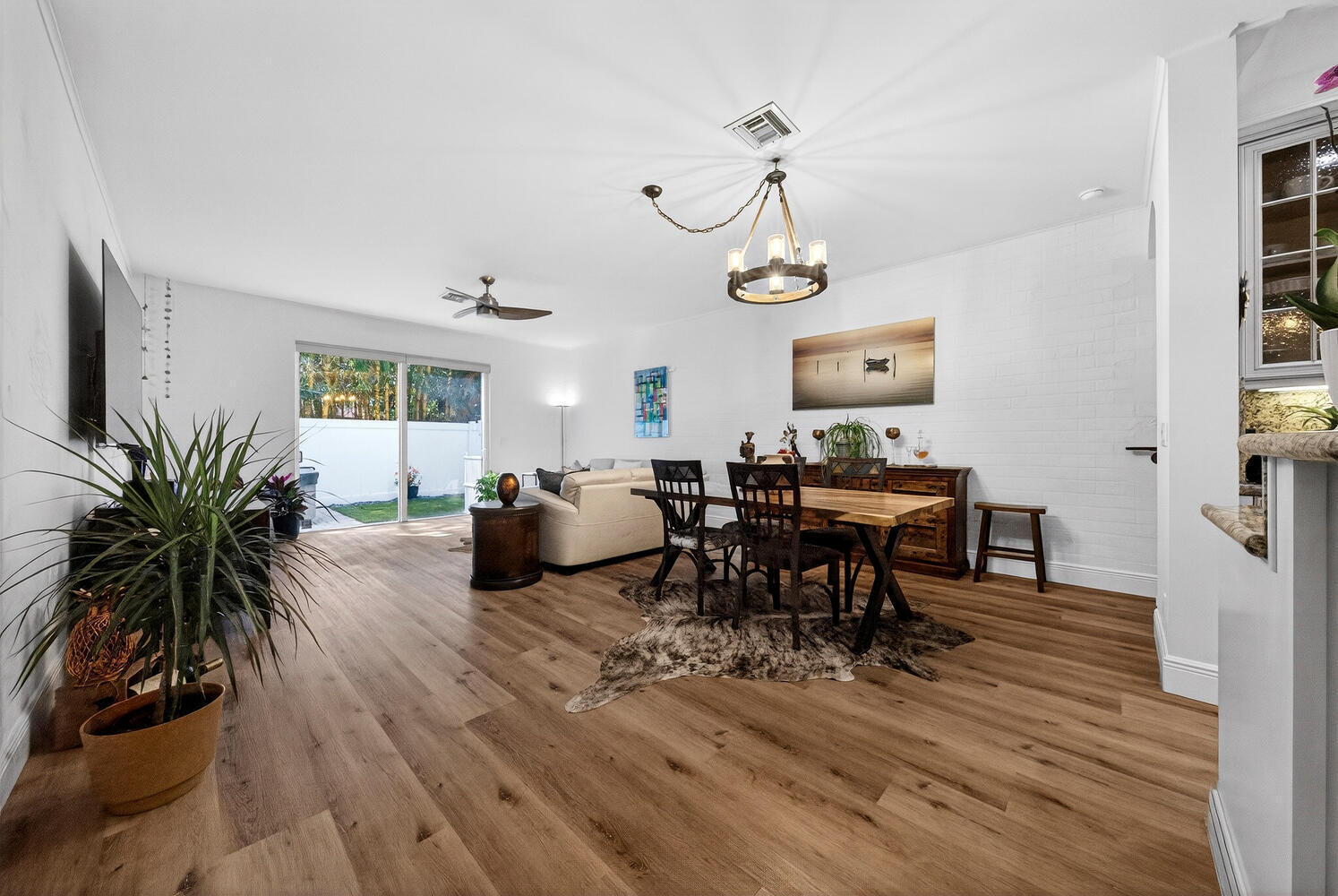 1942 Northeast 32nd Street Lighthouse Point, FL 33064 - Photo 6 of 25 1942 NE 42nd St Pompano Beach-large-006-