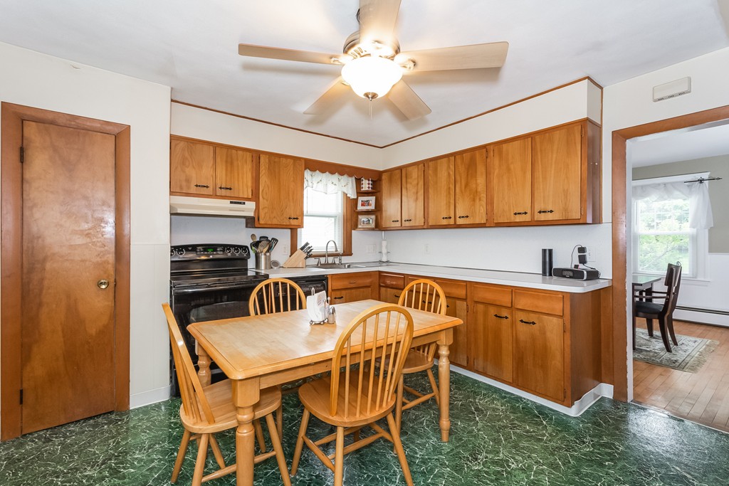 31 Rollinson Road Worcester, MA 01606 - Photo 8 of 30 Gallery Image 8