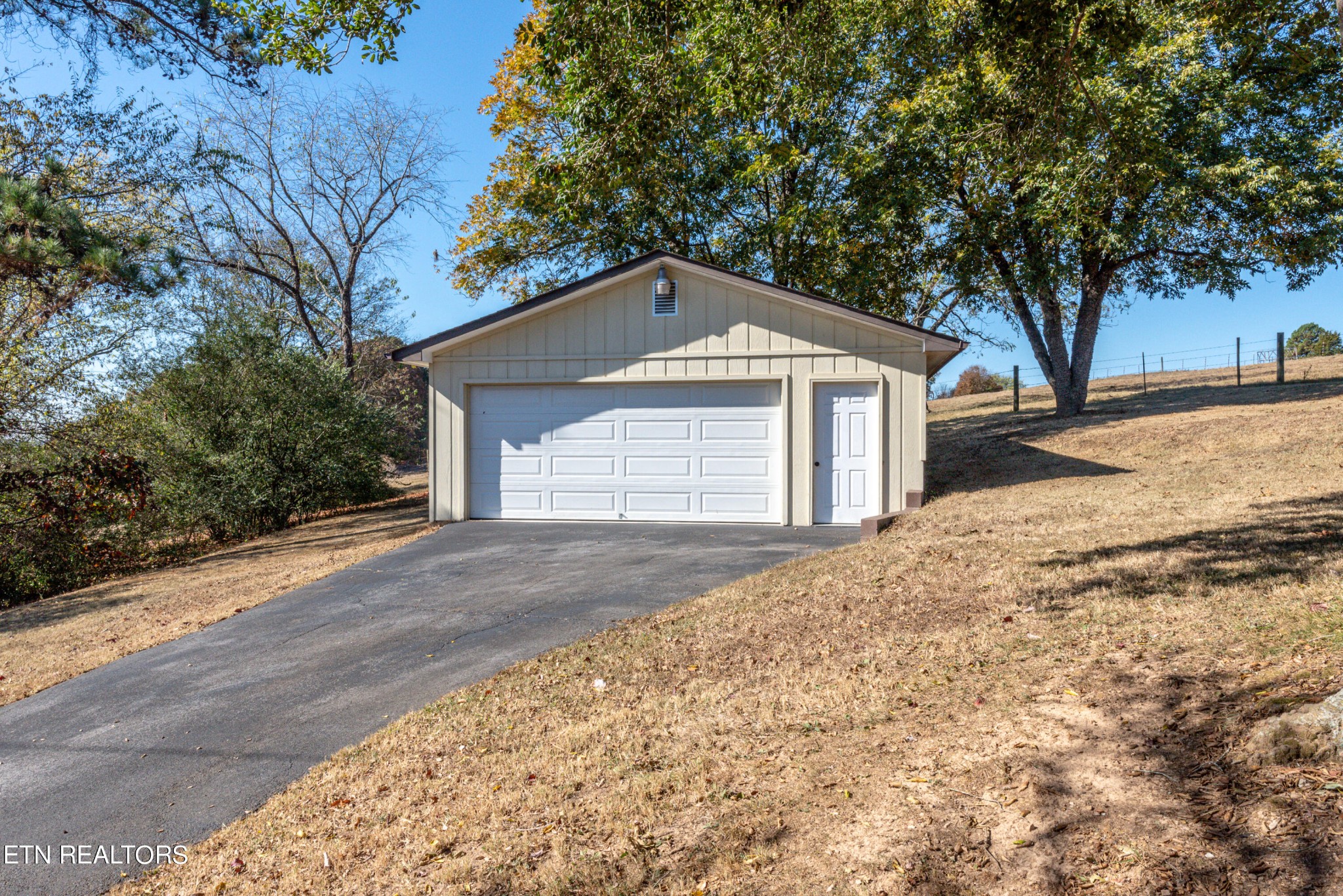 5890 Loudon Ridge Road Lenoir City, TN 37771 - Photo 4 of 42 Gallery Image 4