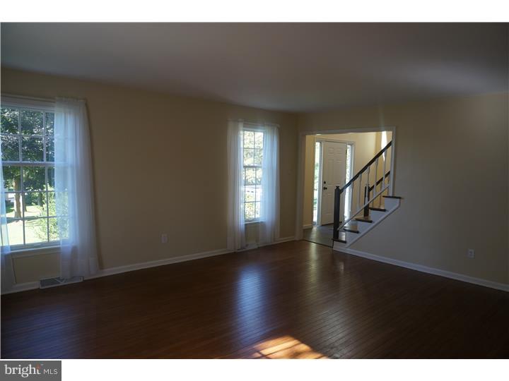 1024 Beaumont Road Berwyn, PA 19312 - Photo 4 of 19 Living Room