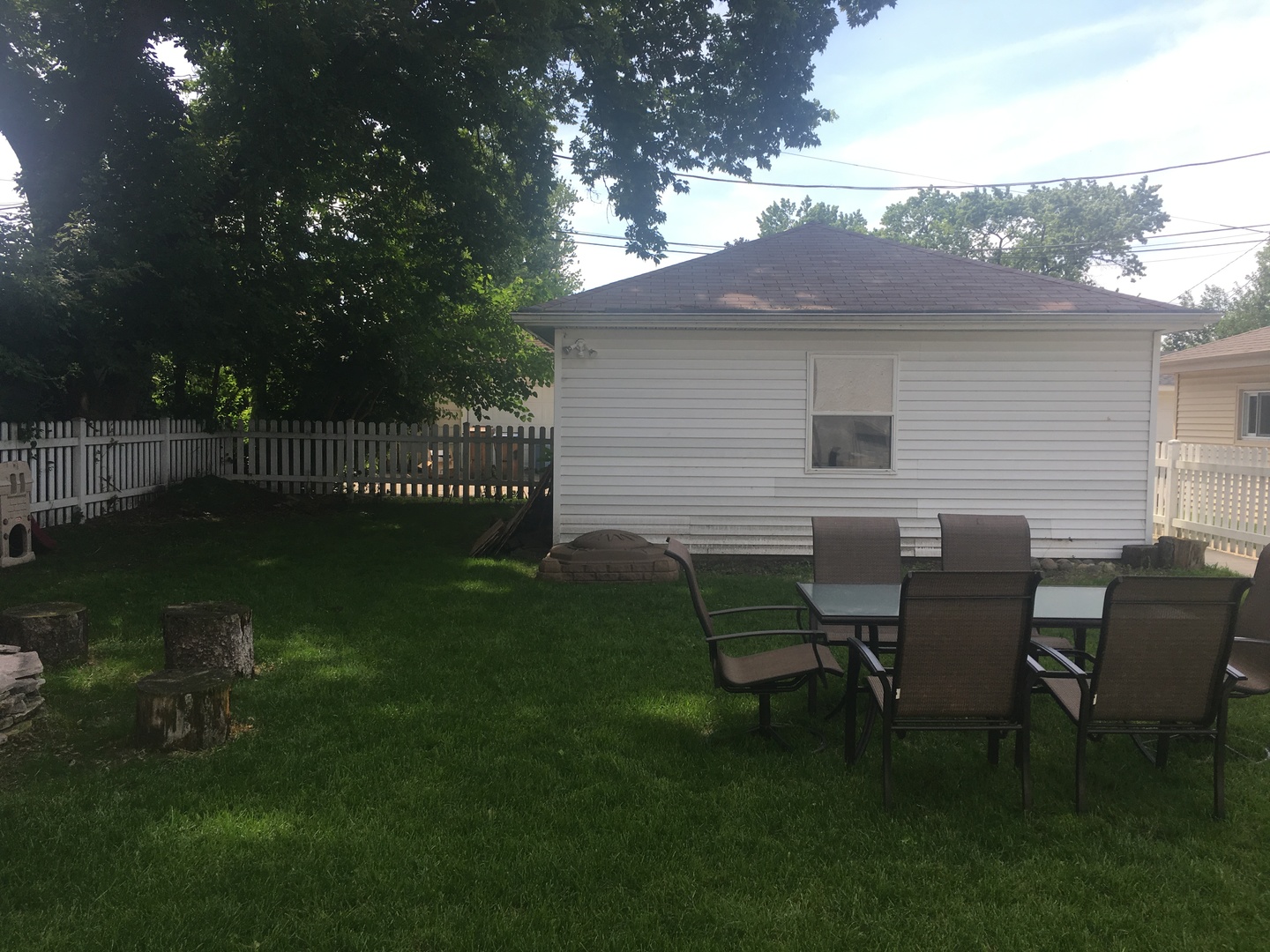 2422 Forest Avenue North Riverside, IL 60546 - Photo 5 of 19 a backyard of a house with table and chairs