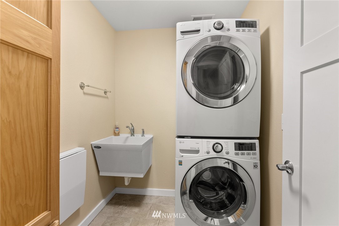 469 Brown Road East Chehalis, WA 98532 - Photo 21 of 35 a utility room with sink dryer and washer