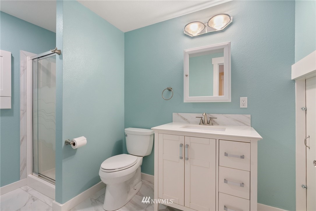 469 Brown Road East Chehalis, WA 98532 - Photo 24 of 35 a bathroom with a toilet a sink and mirror