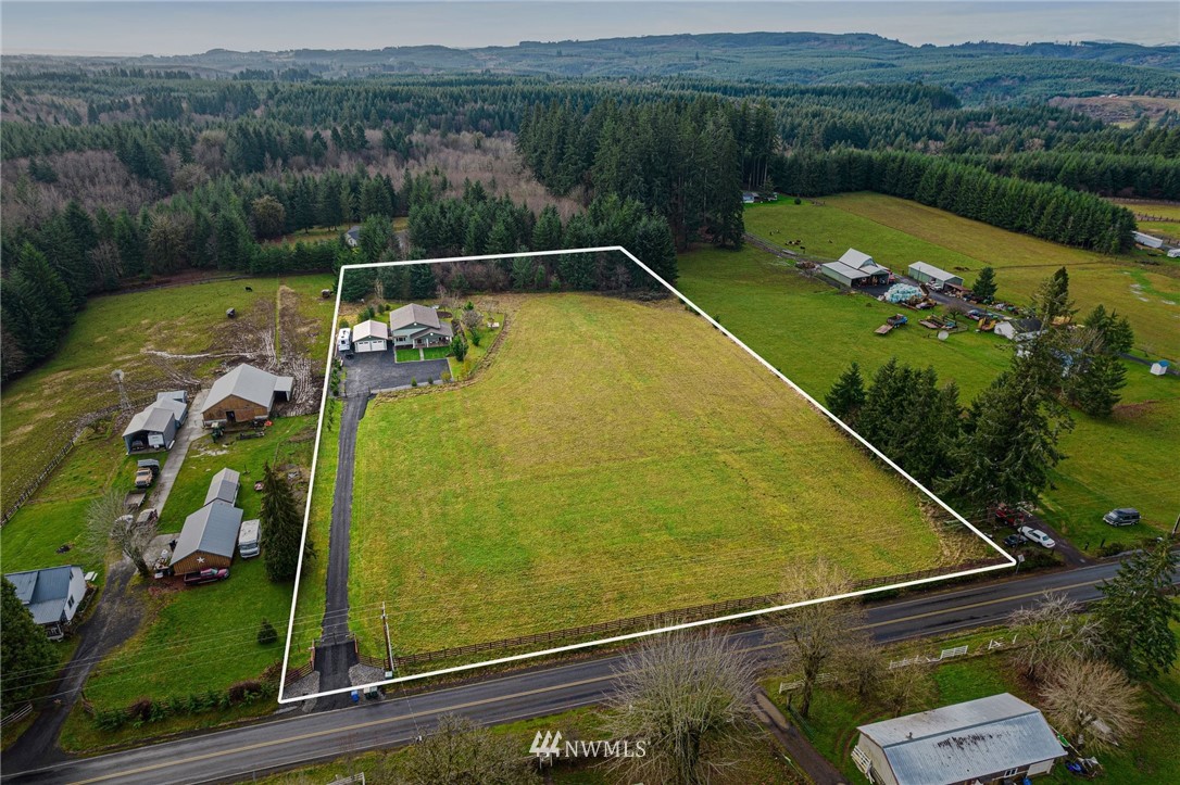 469 Brown Road East Chehalis, WA 98532 - Photo 4 of 35 a view of a tennis court