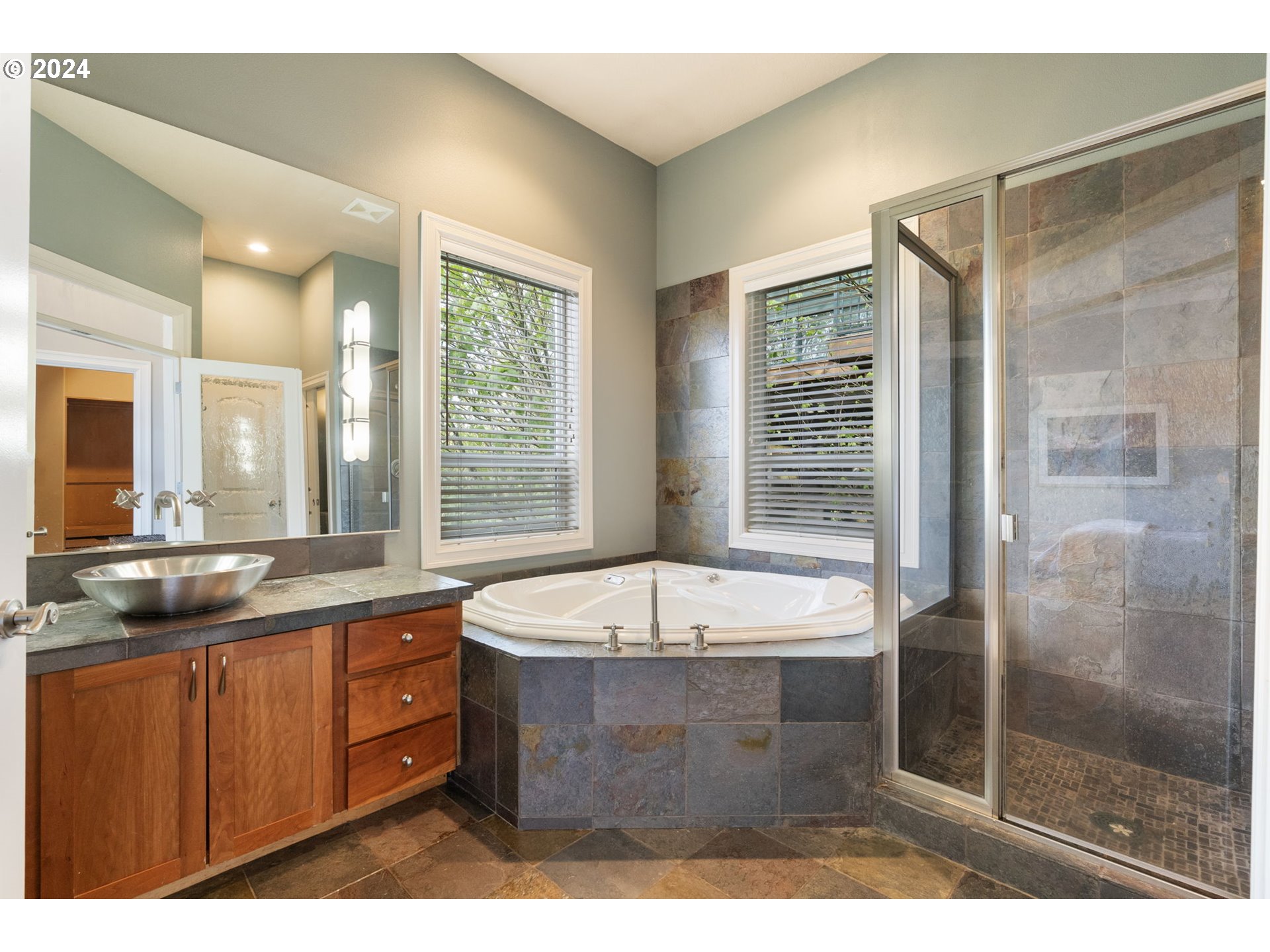 3356 Southwest Fairmount Boulevard Portland, OR 97239 - Photo 23 of 47 Owner's Suite Bathroom