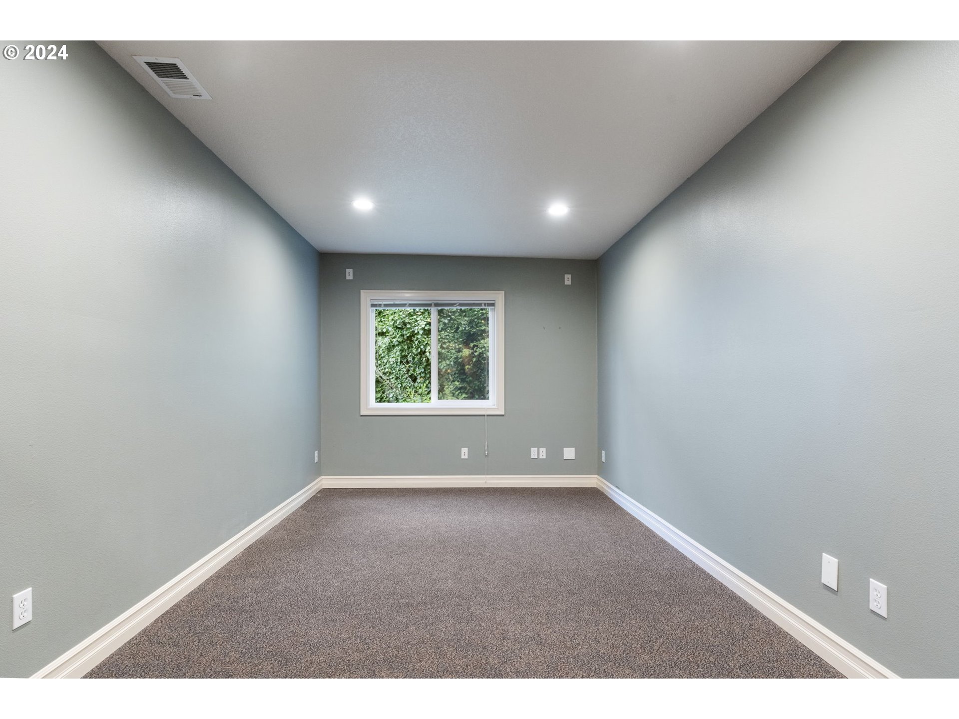 3356 Southwest Fairmount Boulevard Portland, OR 97239 - Photo 32 of 47 Bedroom
